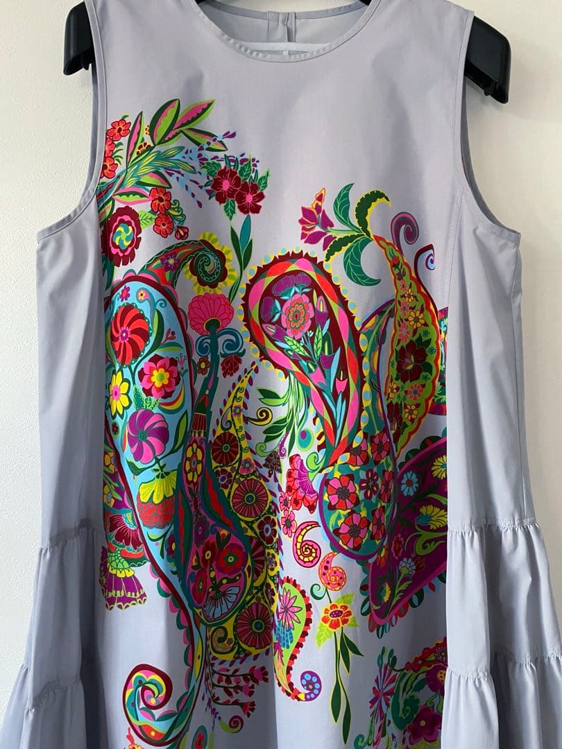 トクコプルミエブォル花柄ノースリーブフレアチュニックワンピース