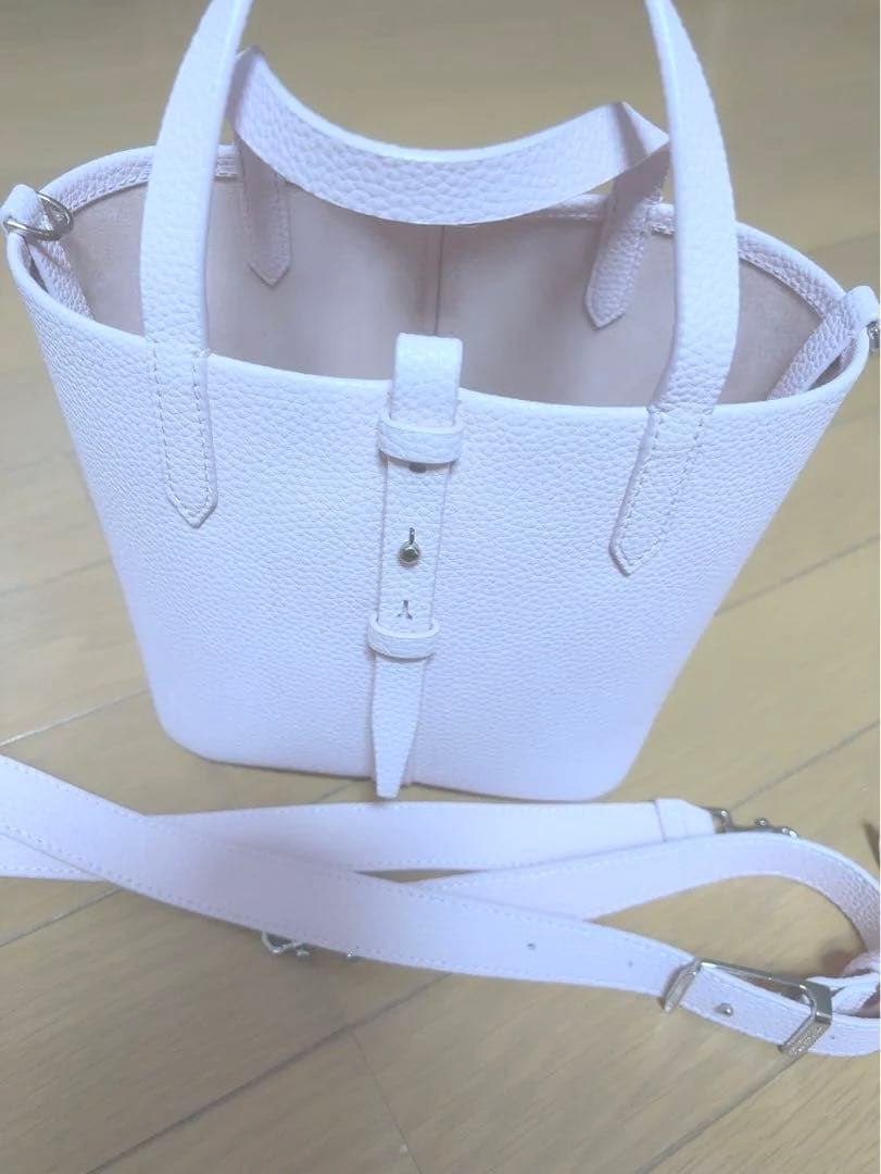 Charles & Keith ベリル リサイクルレザーバケツバッグ ピンク