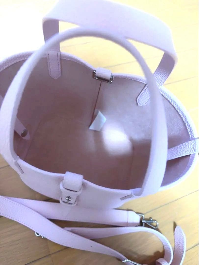 Charles & Keith ベリル リサイクルレザーバケツバッグ ピンク