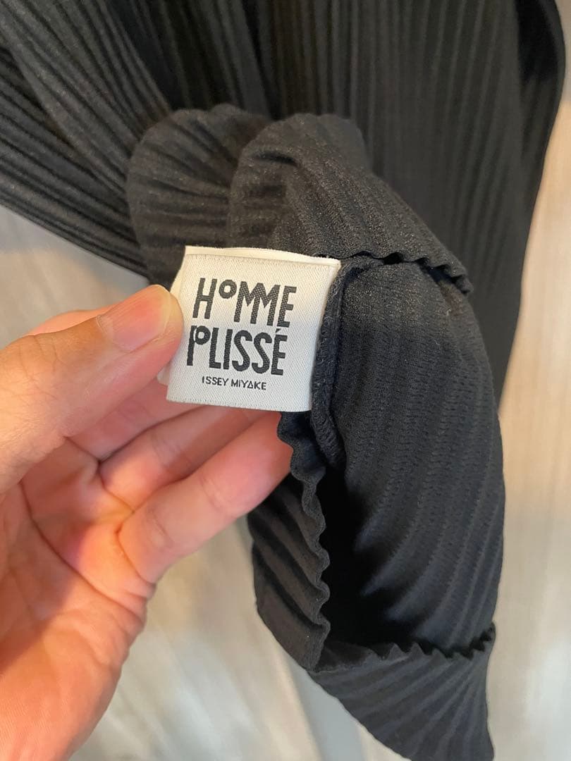 オムプリッセイッセイミヤケ BASICS ポロシャツ　黒