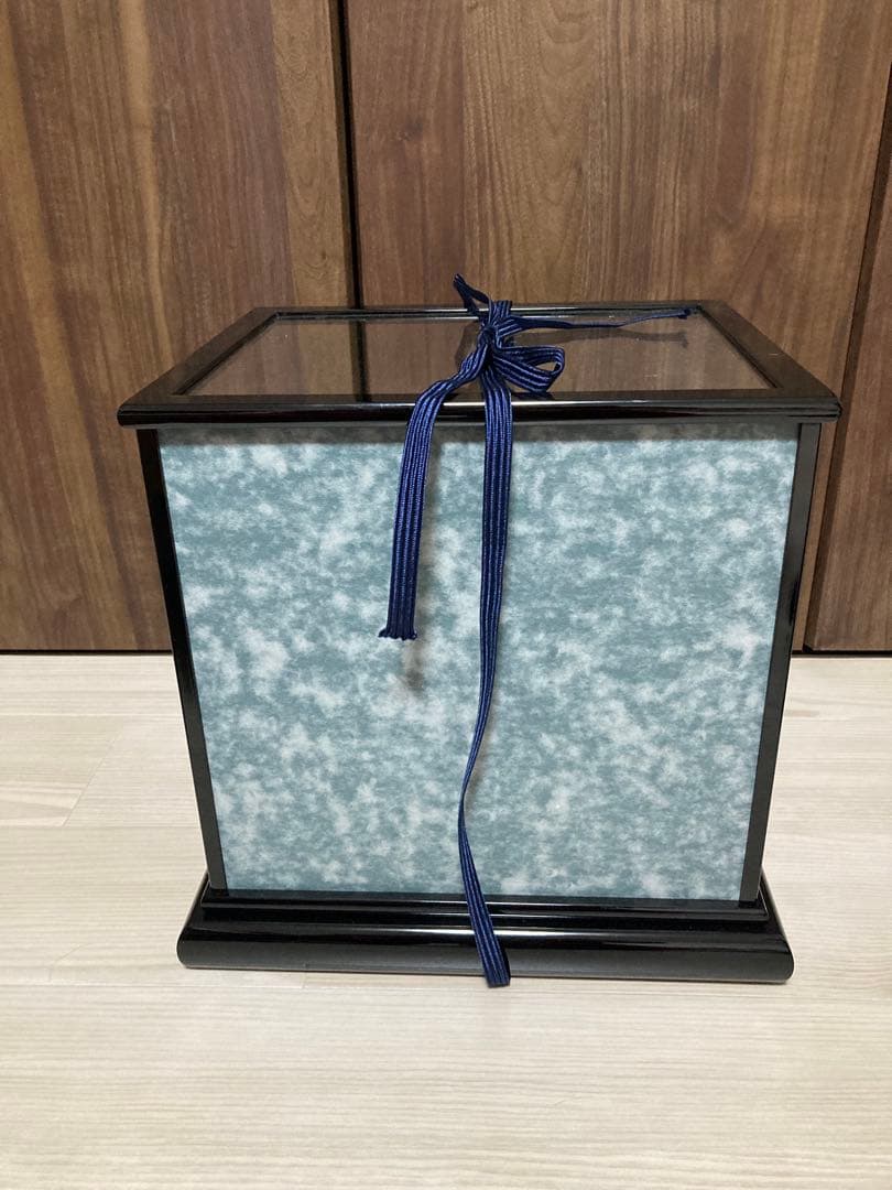 五月人形 伝統的な武士の兜 ケース付き