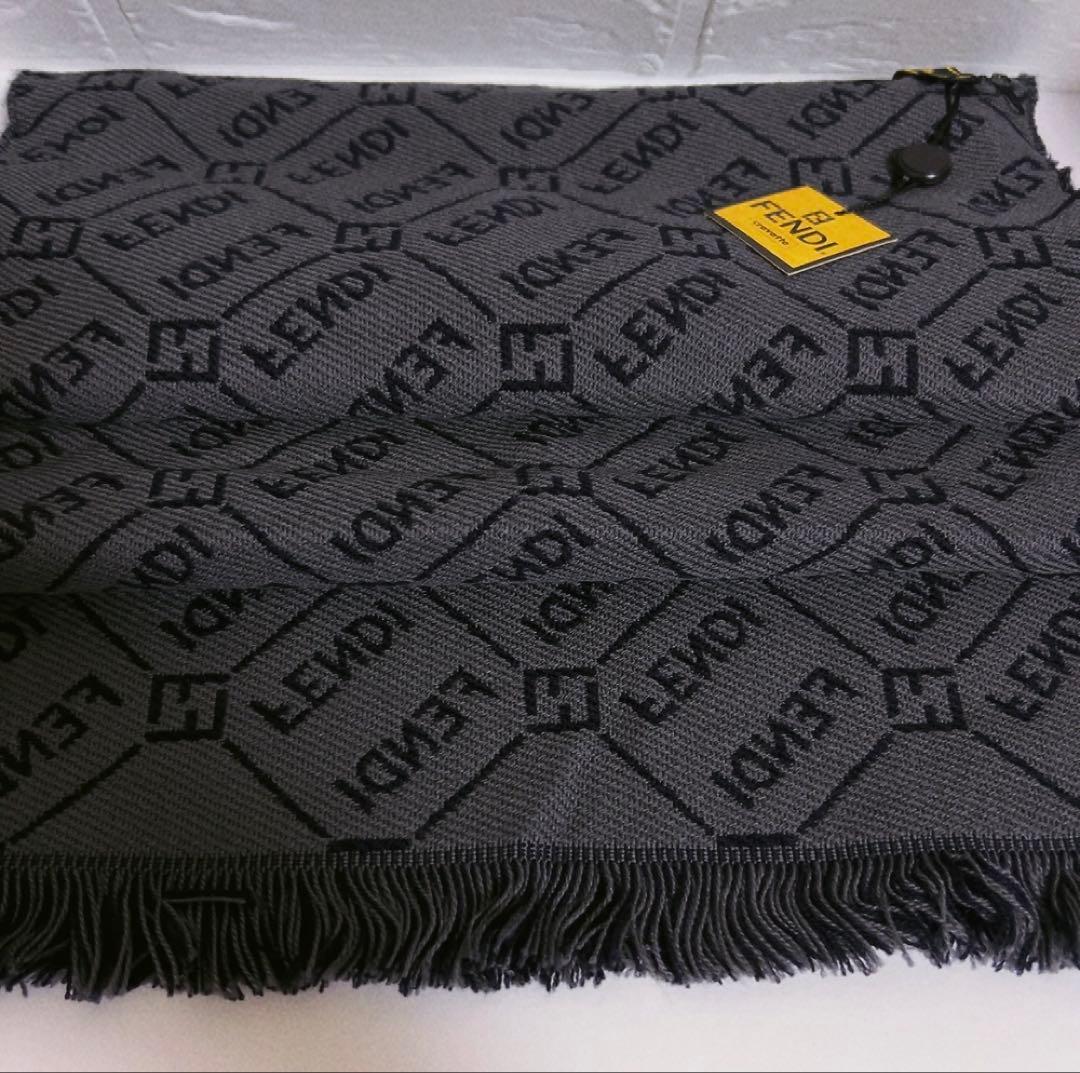 フェンディ　FENDI マフラー　グレー×ブラック 未使用品　タグ付き