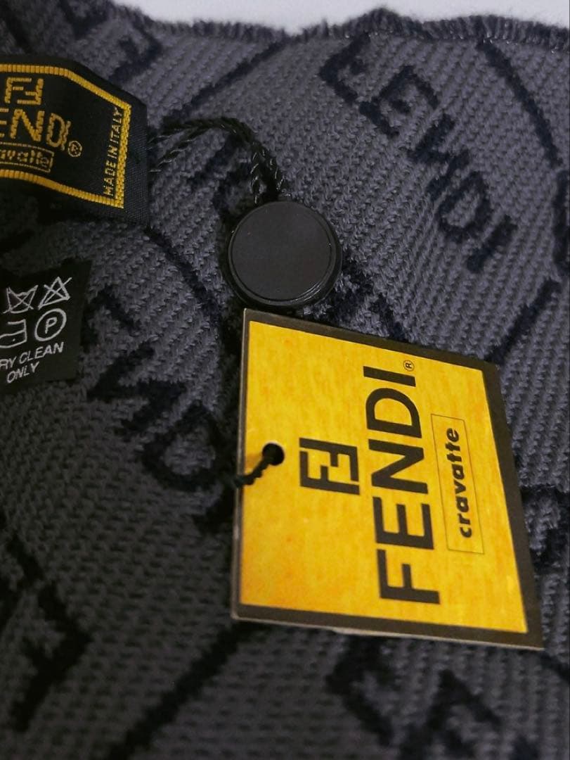 フェンディ　FENDI マフラー　グレー×ブラック 未使用品　タグ付き