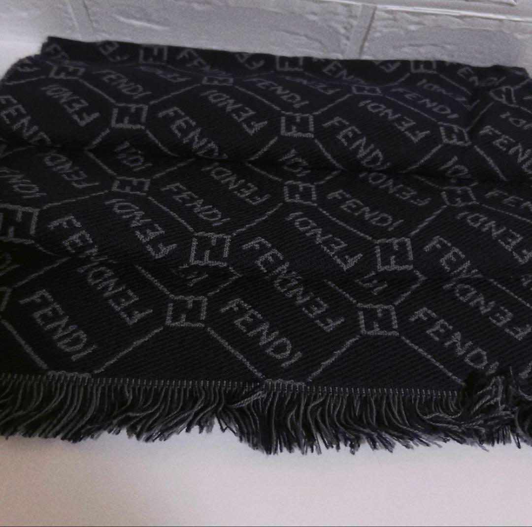 フェンディ　FENDI マフラー　グレー×ブラック 未使用品　タグ付き