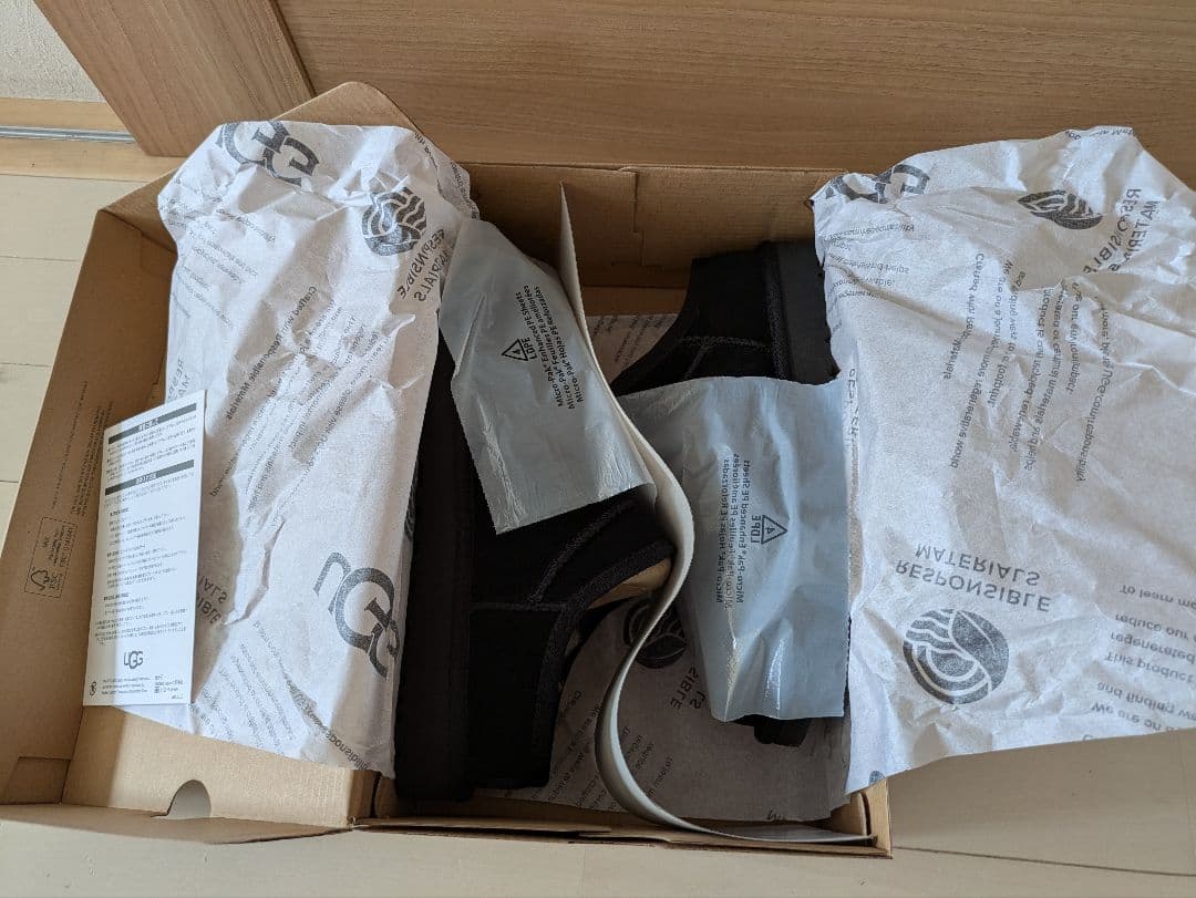 AASU　フレームワーク　UGG CLASSIC SLIPPER　ブラック