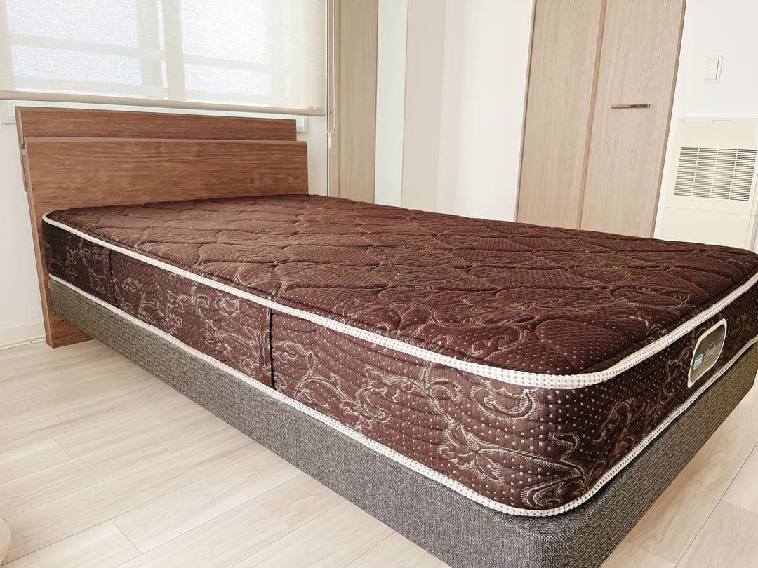 『マル』 シモンズ　セミダブル　ベッド　美品　マットレス　セット