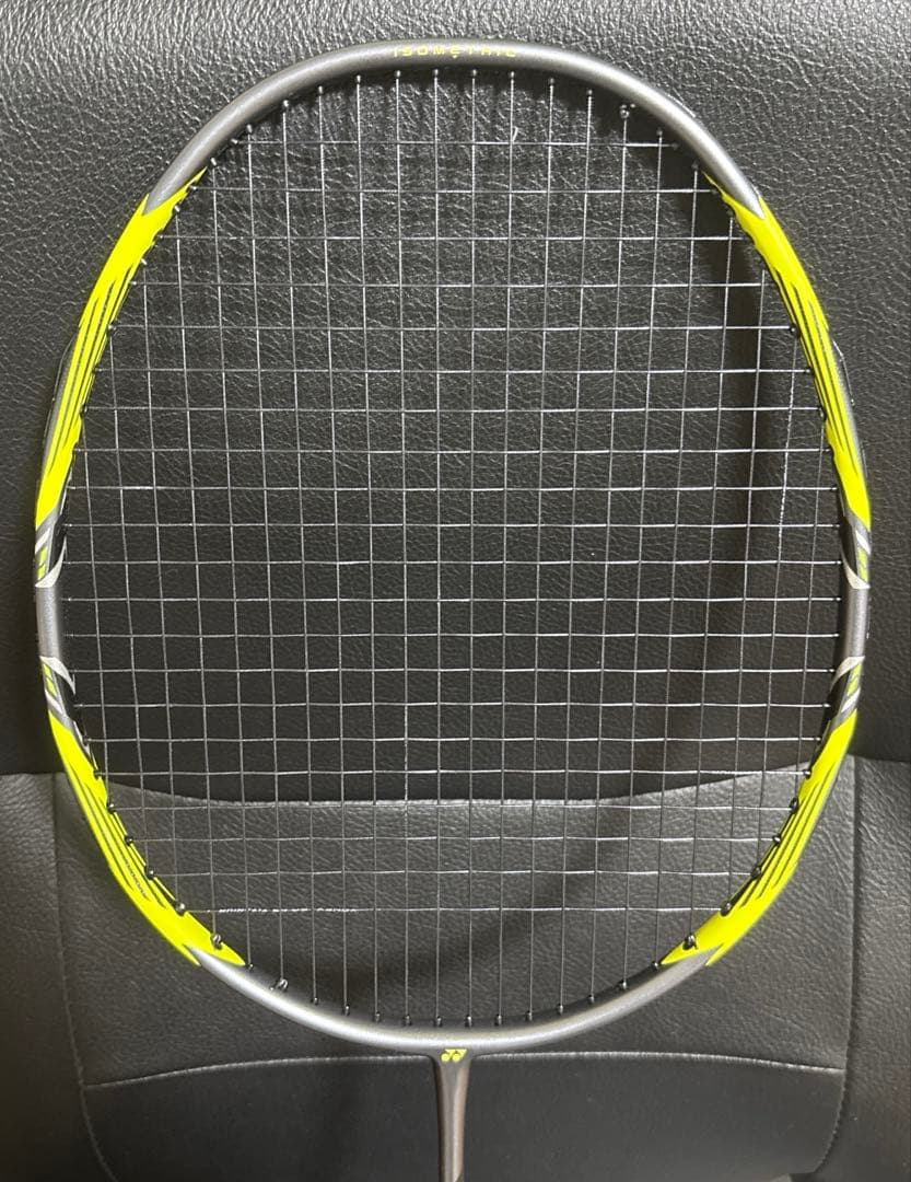 【美品】YONEXバドミントンラケットアークセーバー7