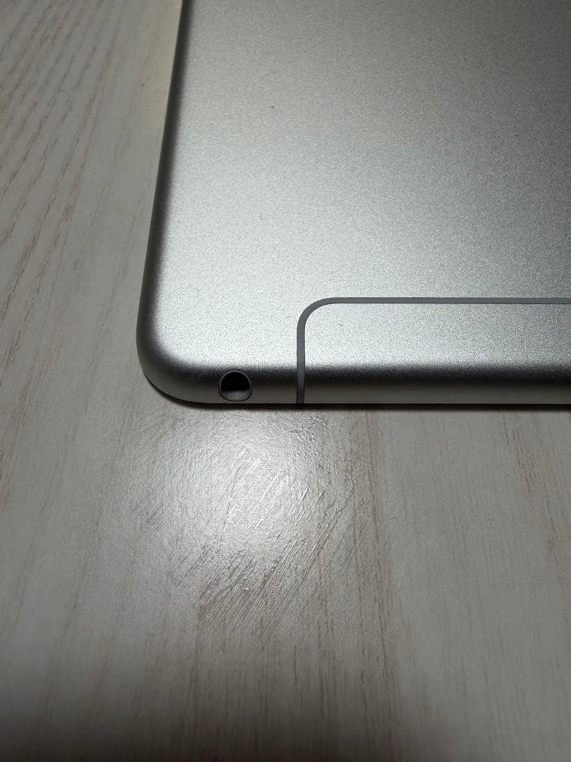 iPad mini (第5世代) Wi-Fiモデル 64GB シルバー　カバー有