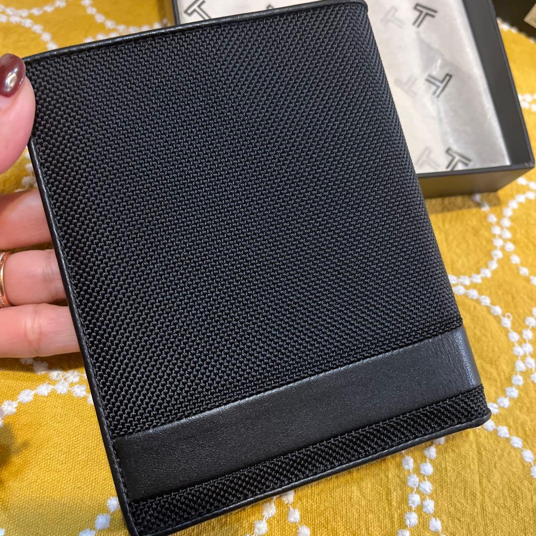 TUMI パスポートケース