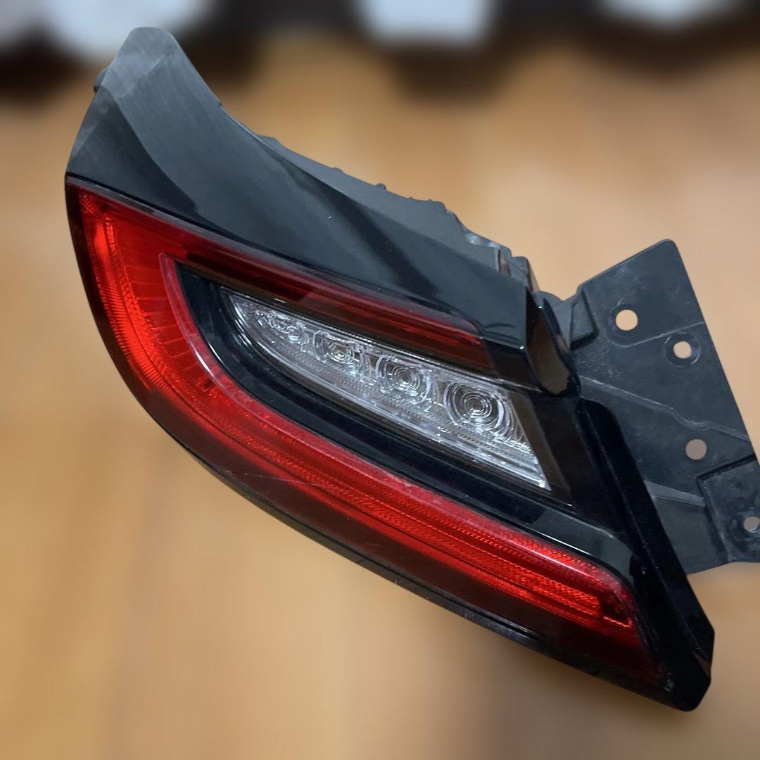 最安値　トヨタ ZN8 ZD8 純正テールランプ 左右2023年モデル