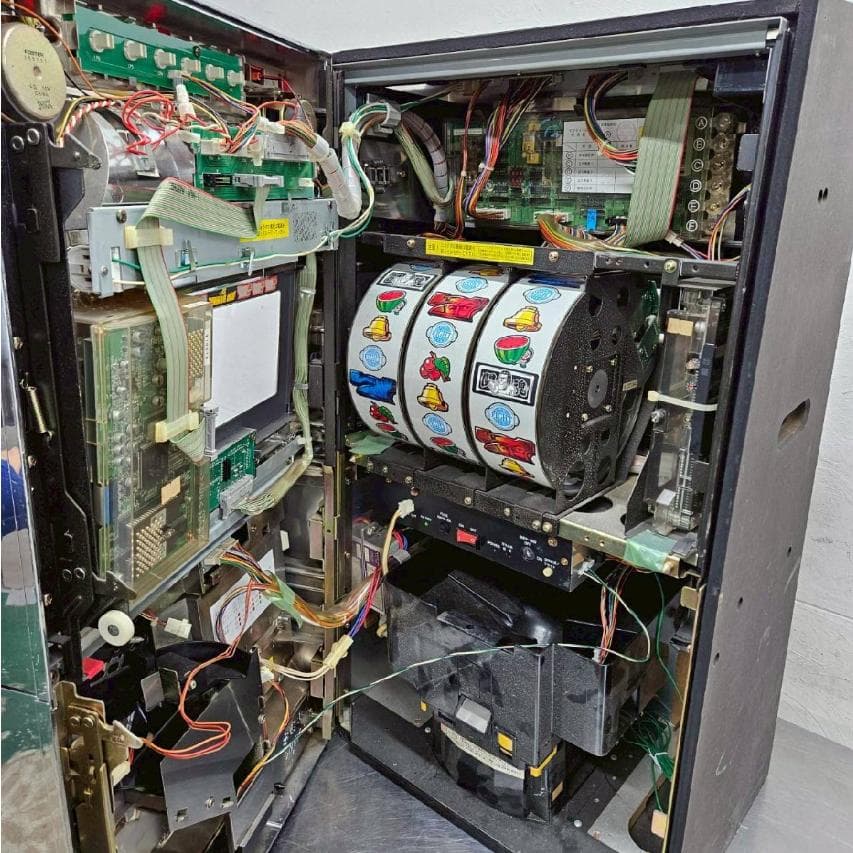 【送料無料】「 アントニオ猪木自身がパチスロ機 」 不要機 実機