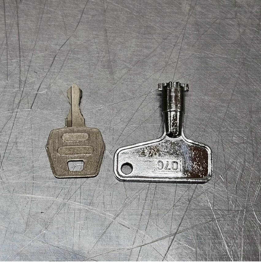 【送料無料】「 アントニオ猪木自身がパチスロ機 」 不要機 実機