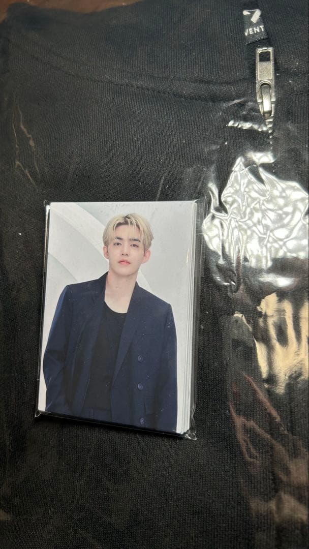 トップス NEW ZIP-UP HOODIE M