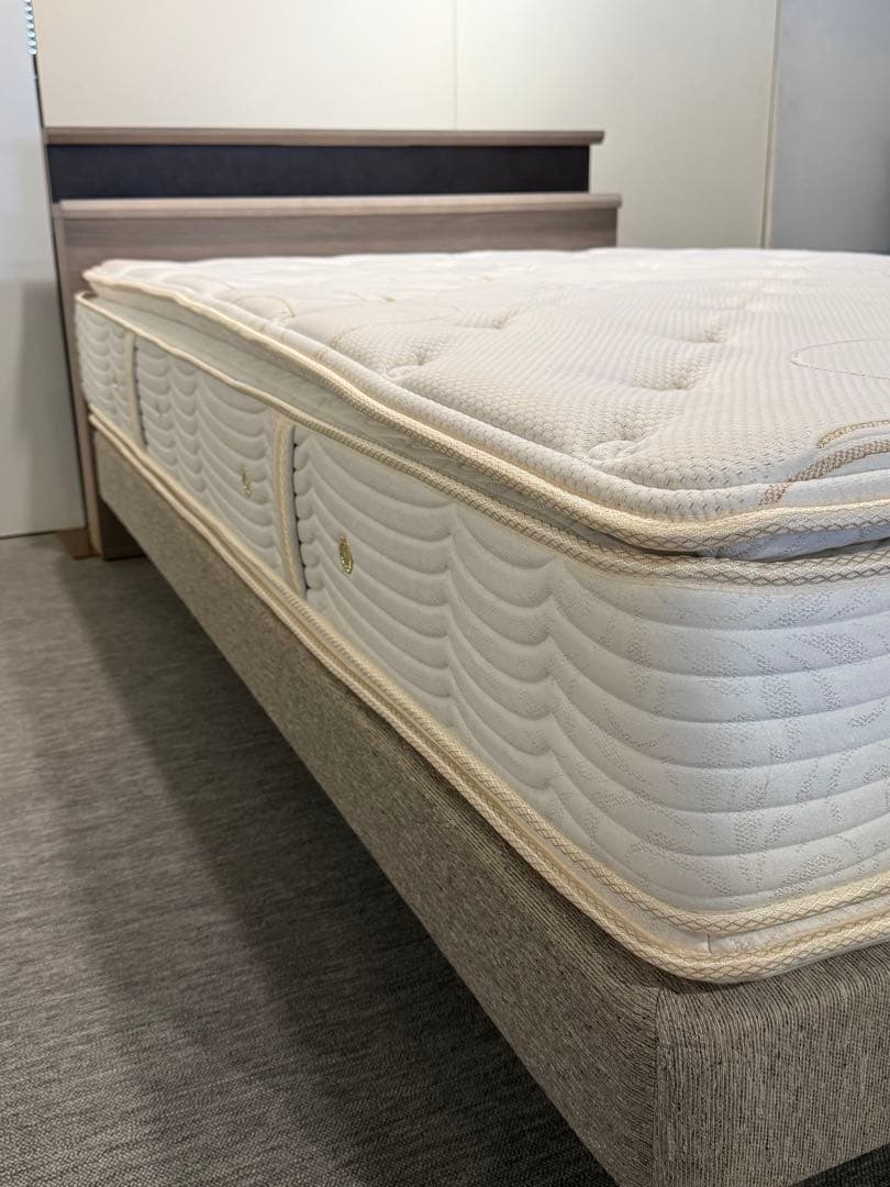 シモンズ ゴールデンバリュー ピロートップ セミダブル マットレス AA2122