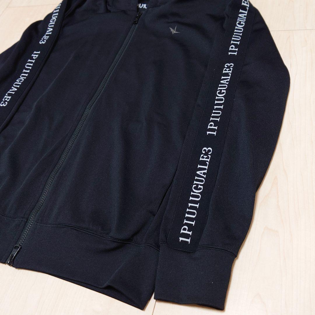 1PIU1UGUALE3 SPORT テープロゴパーカー