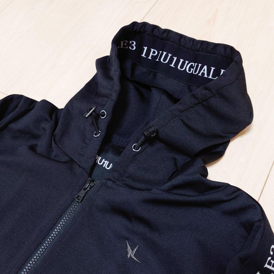 1PIU1UGUALE3 SPORT テープロゴパーカー