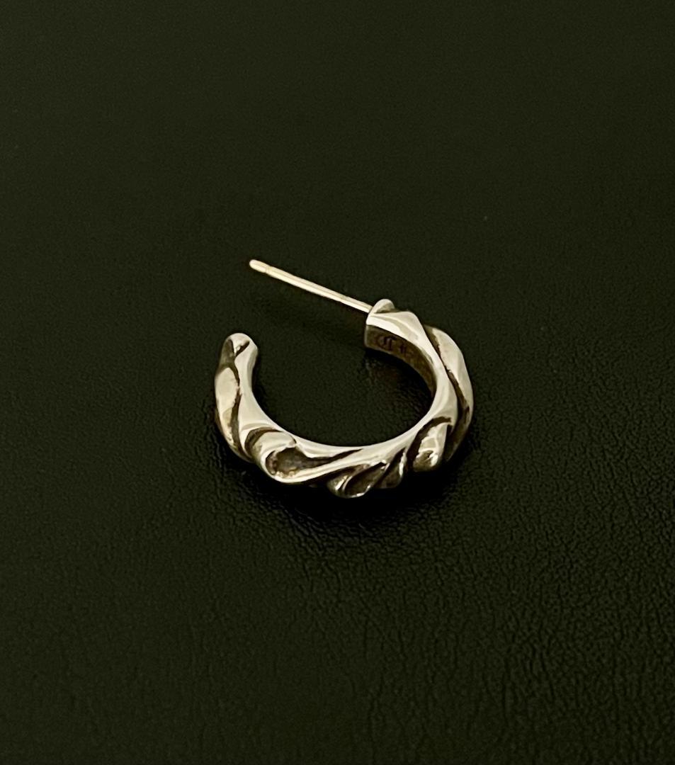 クロムハーツ フープピアス スクロールデザイン