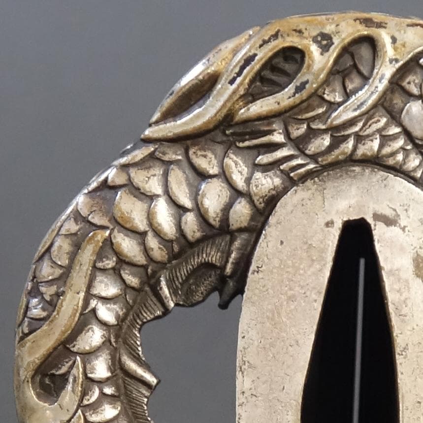 鍔 鐔 真鍮地 刀装具 武具 骨董【宝珠龍図透鍔】(鍔箱付き)