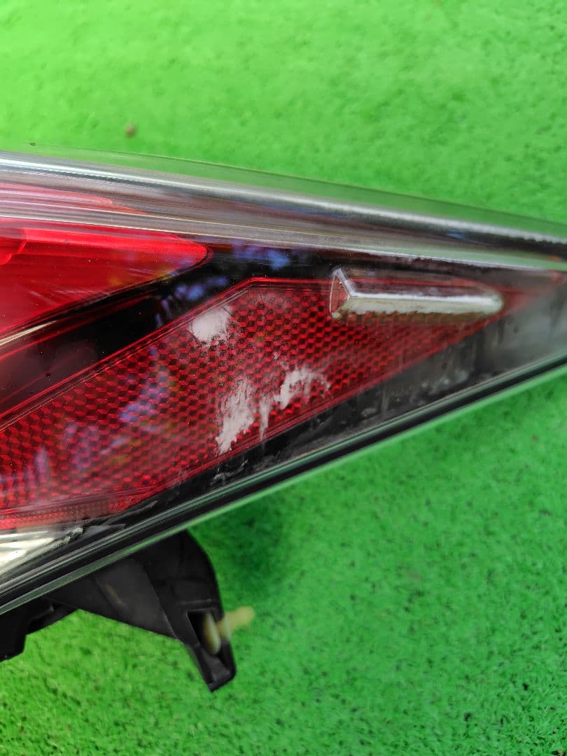 50系　プリウス　純正　テールランプ 前期　左右セット