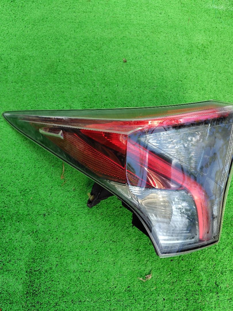 50系　プリウス　純正　テールランプ 前期　左右セット