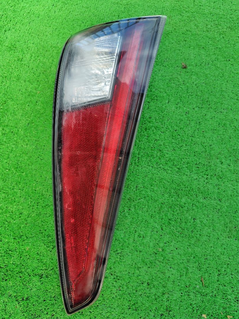 50系　プリウス　純正　テールランプ 前期　左右セット