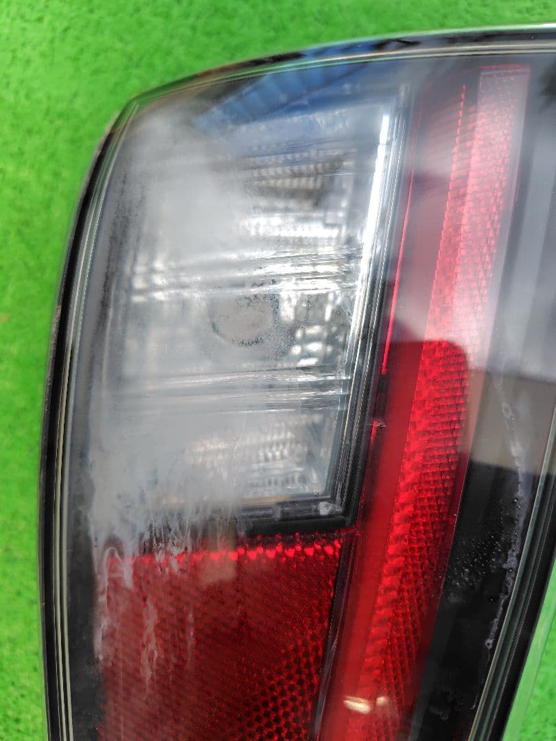 50系　プリウス　純正　テールランプ 前期　左右セット