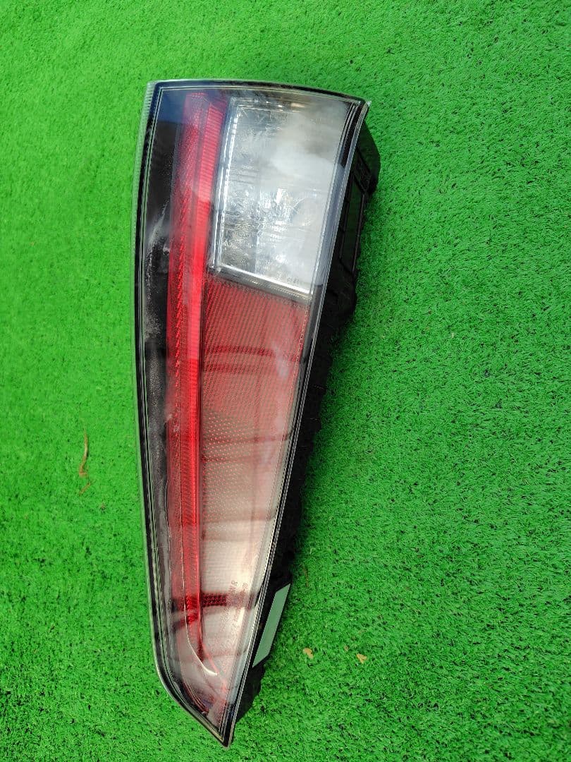 50系　プリウス　純正　テールランプ 前期　左右セット