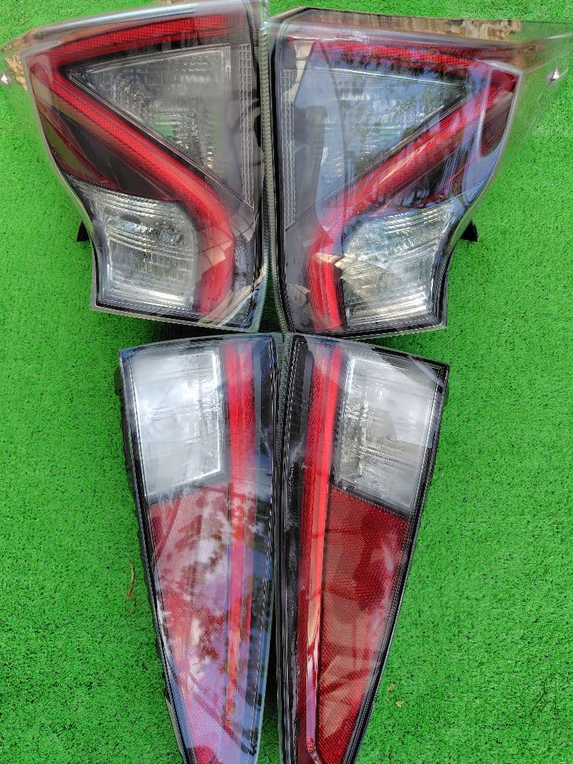 50系　プリウス　純正　テールランプ 前期　左右セット