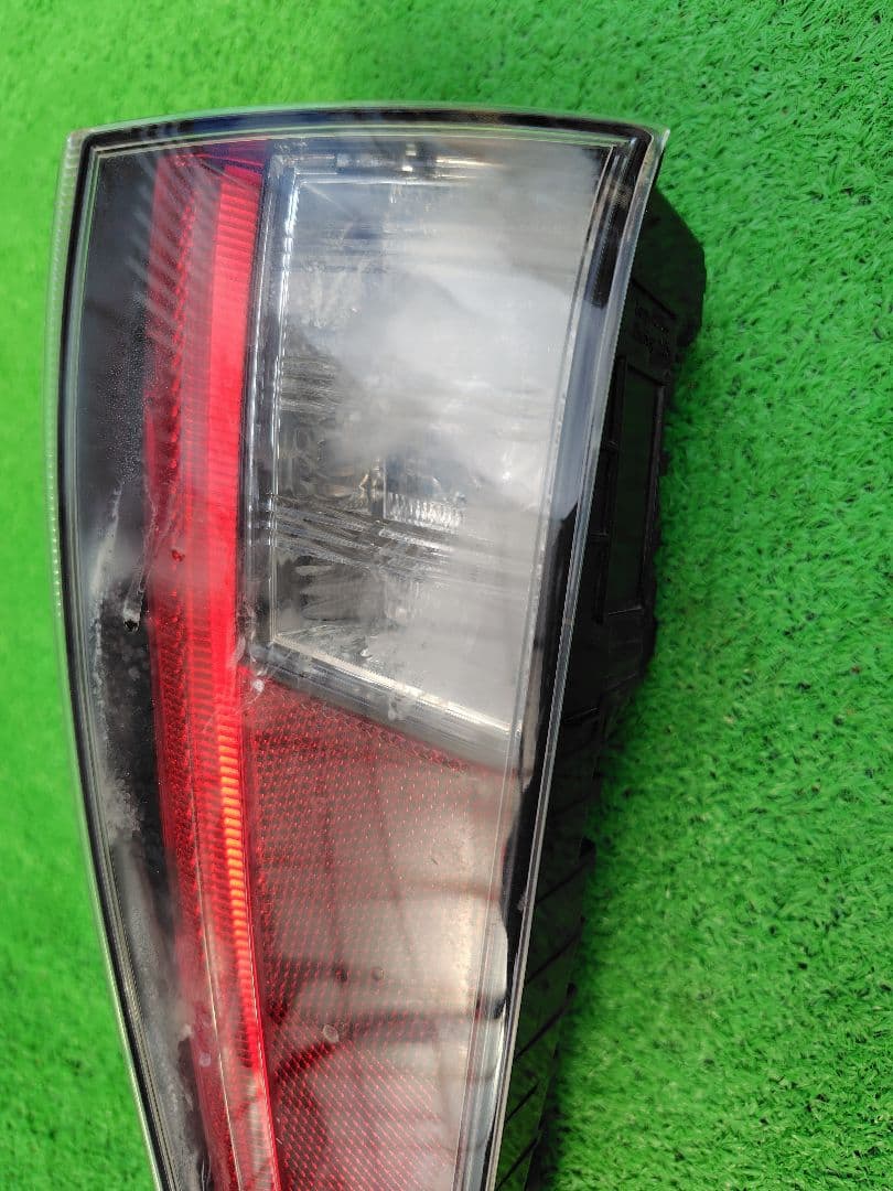 50系　プリウス　純正　テールランプ 前期　左右セット
