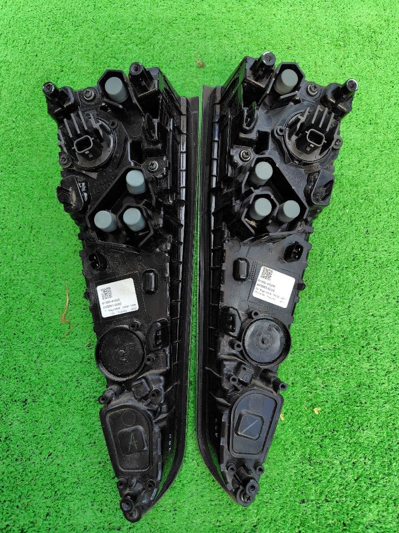 50系　プリウス　純正　テールランプ 前期　左右セット