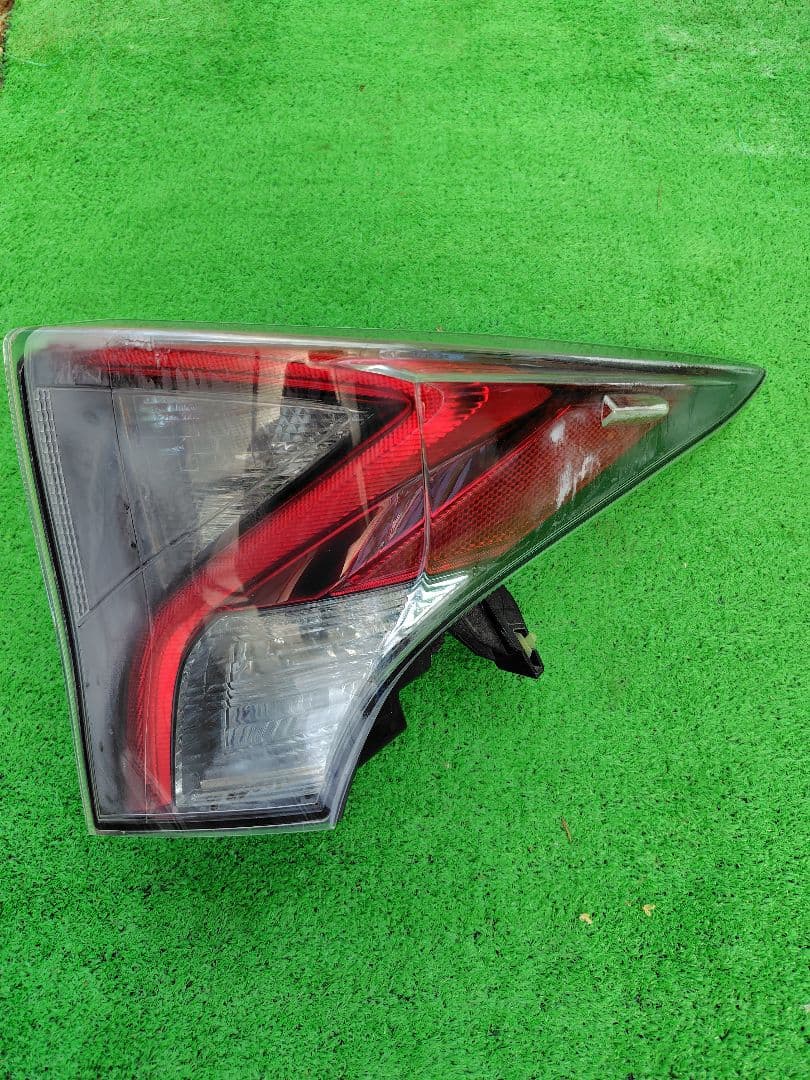 50系　プリウス　純正　テールランプ 前期　左右セット