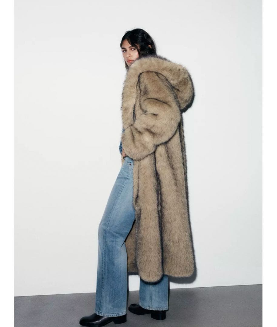 ネ*ん様 タグ付き新品★ZARAのフェイクファーフード付きコート★M-L★ライト