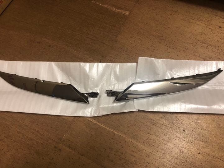 ヴェゼル　ハイブリッドZ 純正　フロントグリル