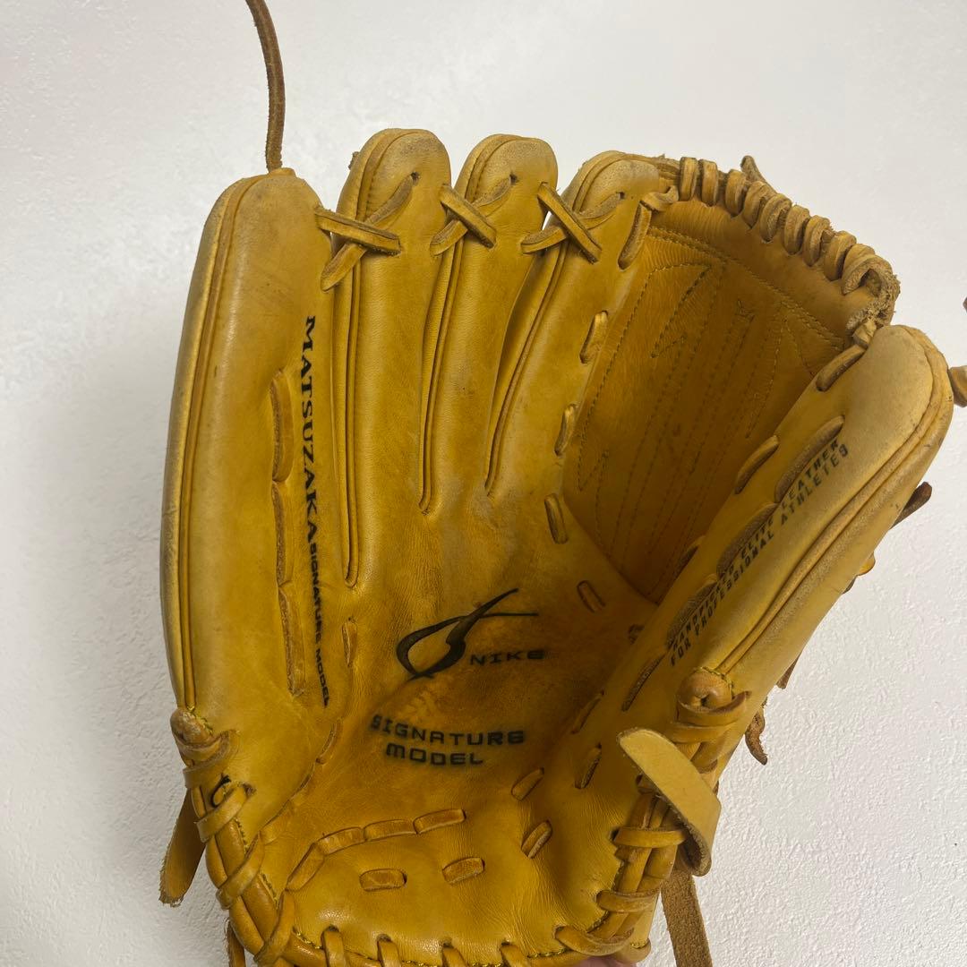★希少　ナイキ　グローブ　一般軟式投手　左投げ　松坂大輔　モデル　野球　イエロー