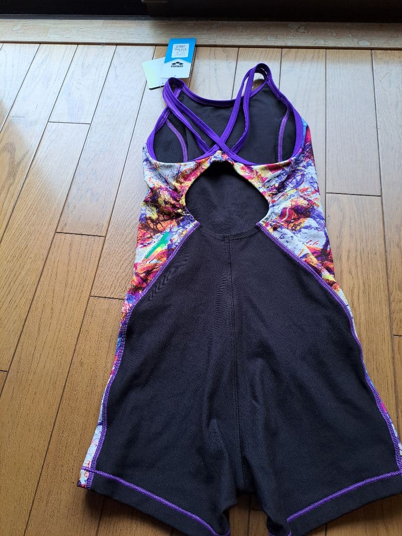 arena スポーツ用水着 黒・紫・カラフル