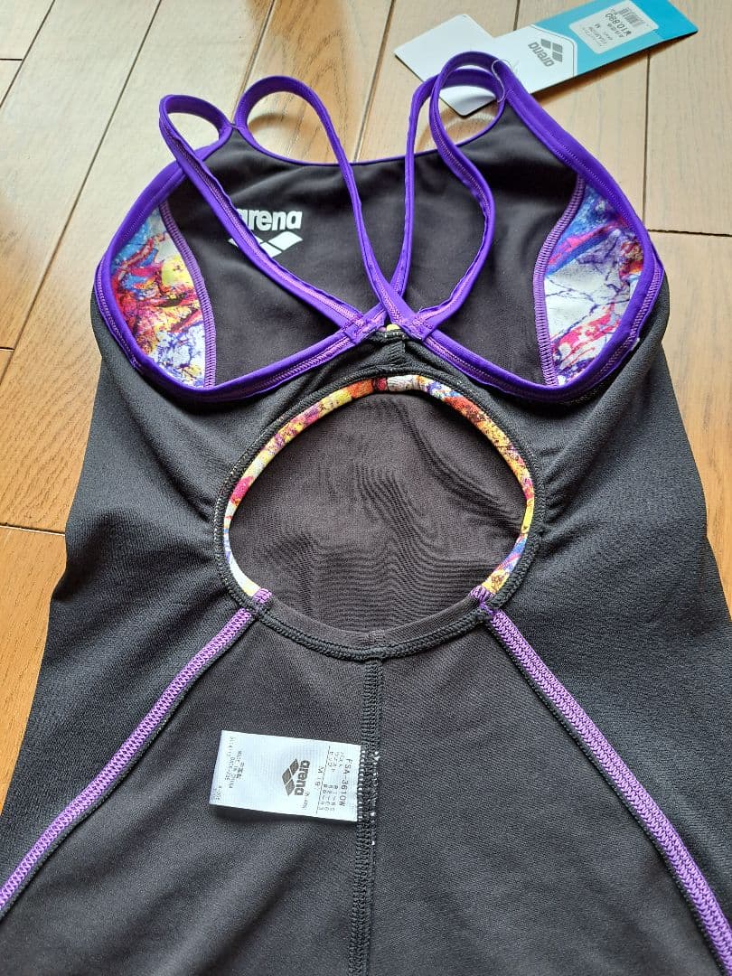 arena スポーツ用水着 黒・紫・カラフル