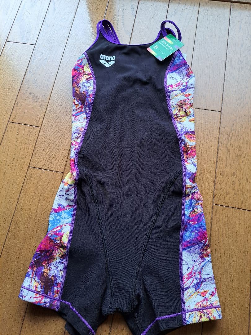 arena スポーツ用水着 黒・紫・カラフル
