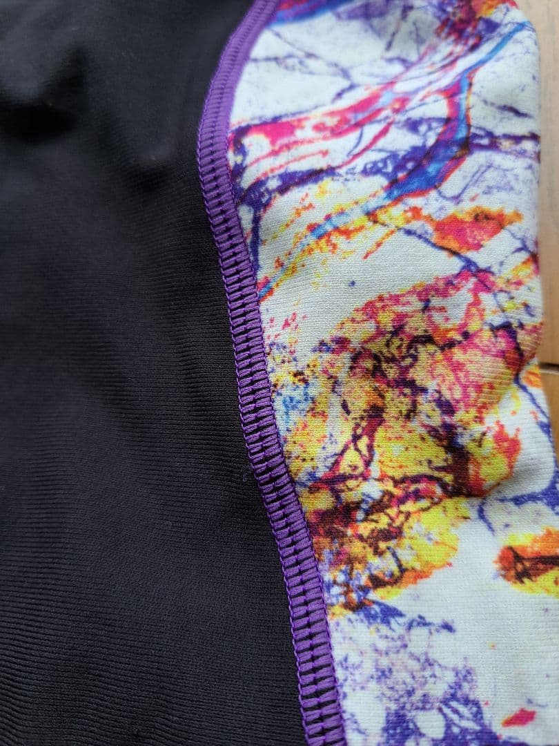 arena スポーツ用水着 黒・紫・カラフル