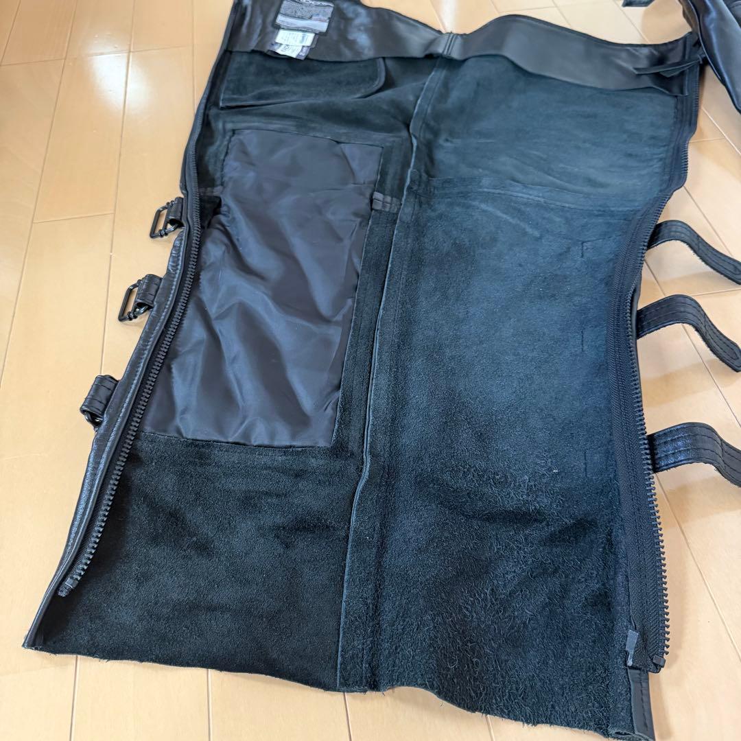 カドヤ KADOYAブラックレザーチャップス キルティング デザイン サイズ23
