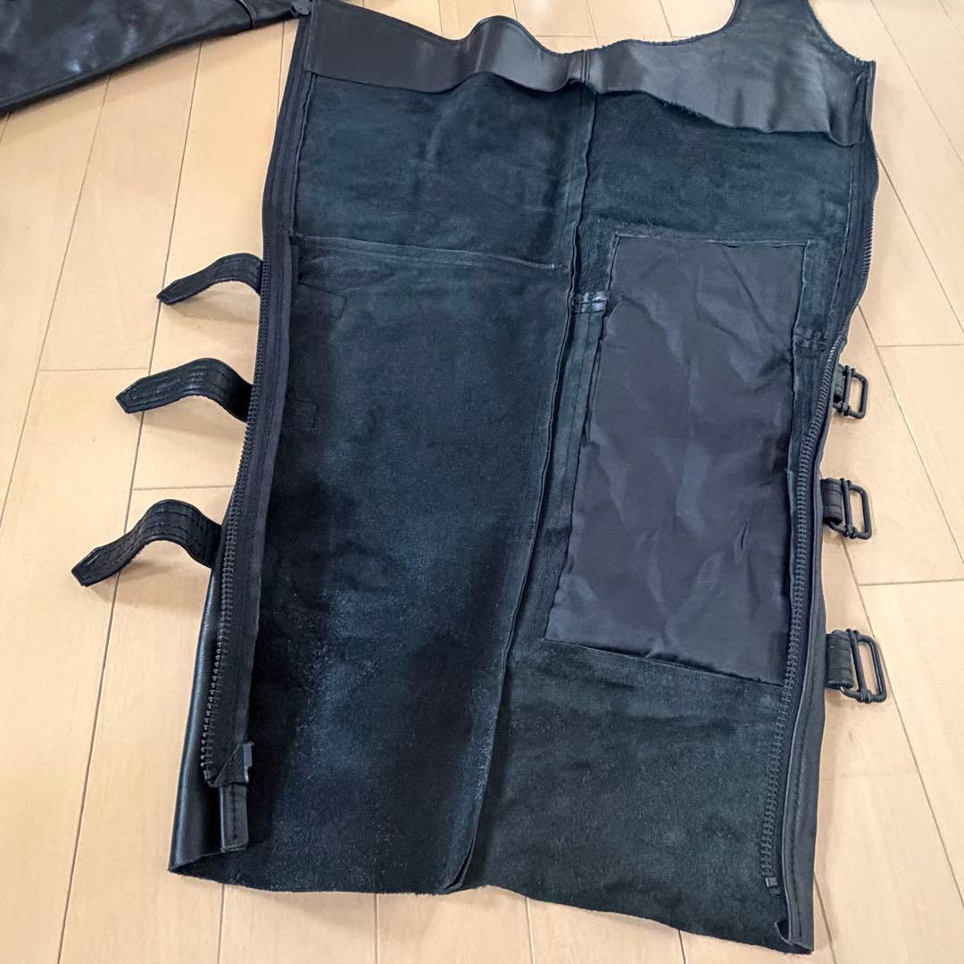 カドヤ KADOYAブラックレザーチャップス キルティング デザイン サイズ23