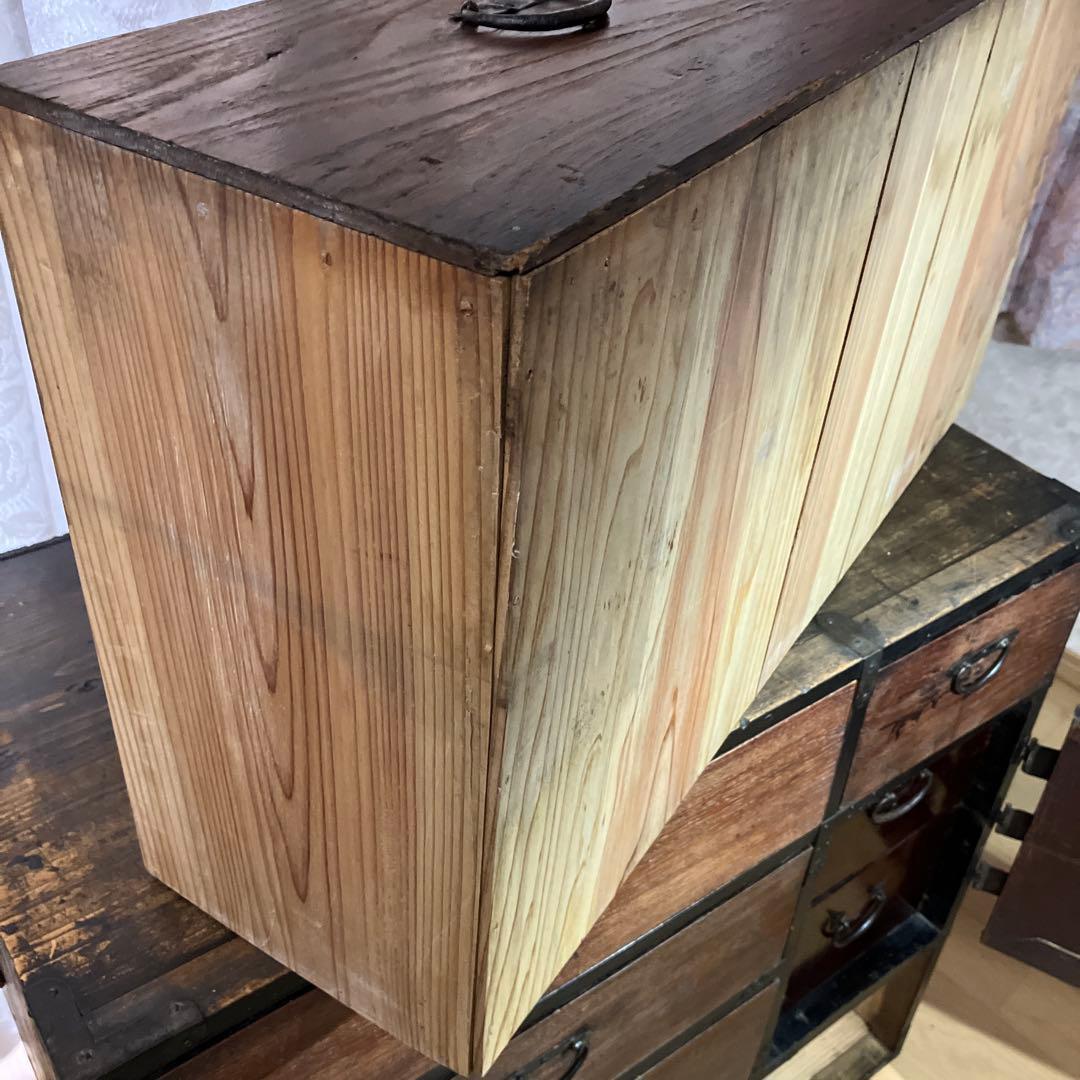 時代箪笥（高７２．５㌢、幅７５．５㌢、奥３８㌢／重２２㌕）