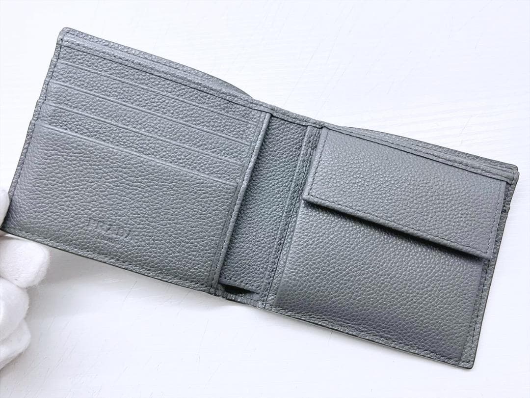 美品 プラダ ロゴ 二つ折り財布 グレー RFID 2MO738