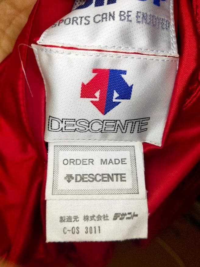 ヤクルトスワローズ　スタジャン　デサント