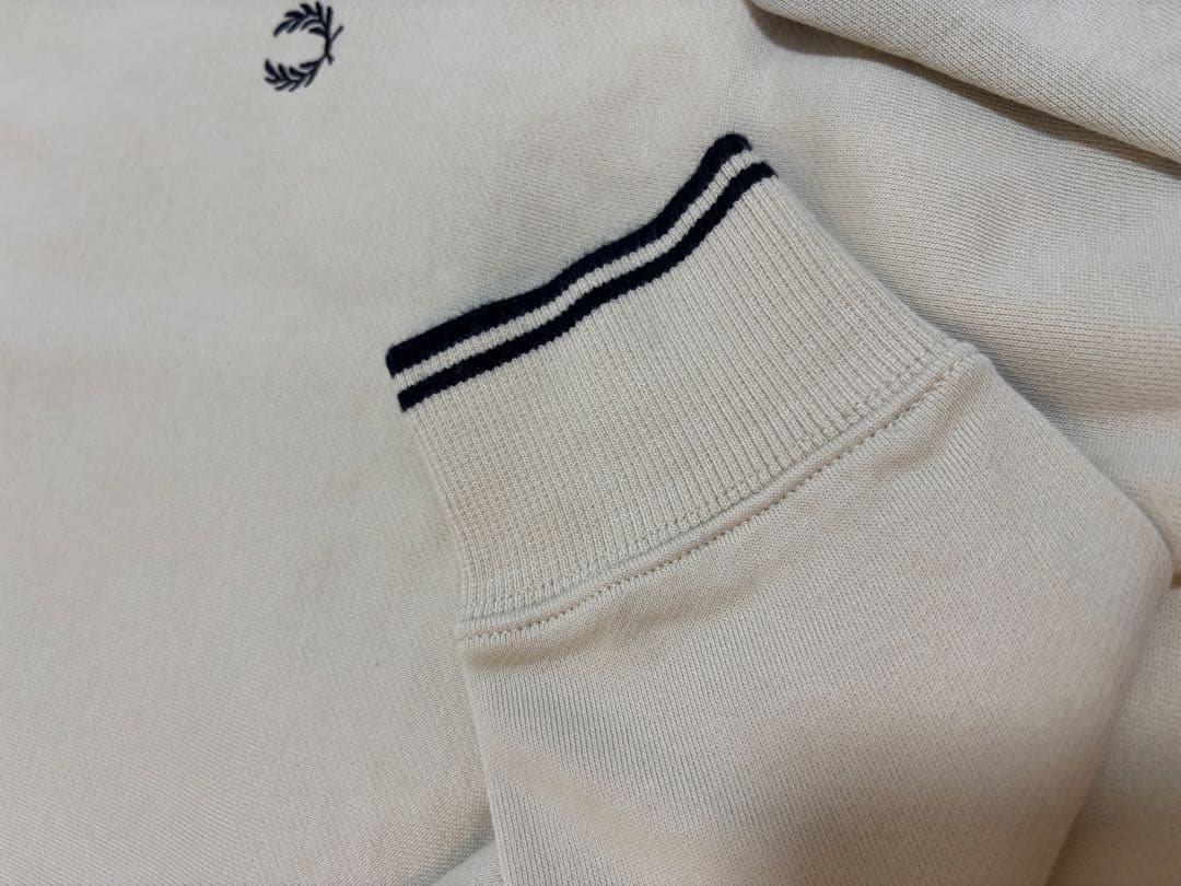 【美品】☆FRED PERRY☆ワンポイントロゴスウェット
