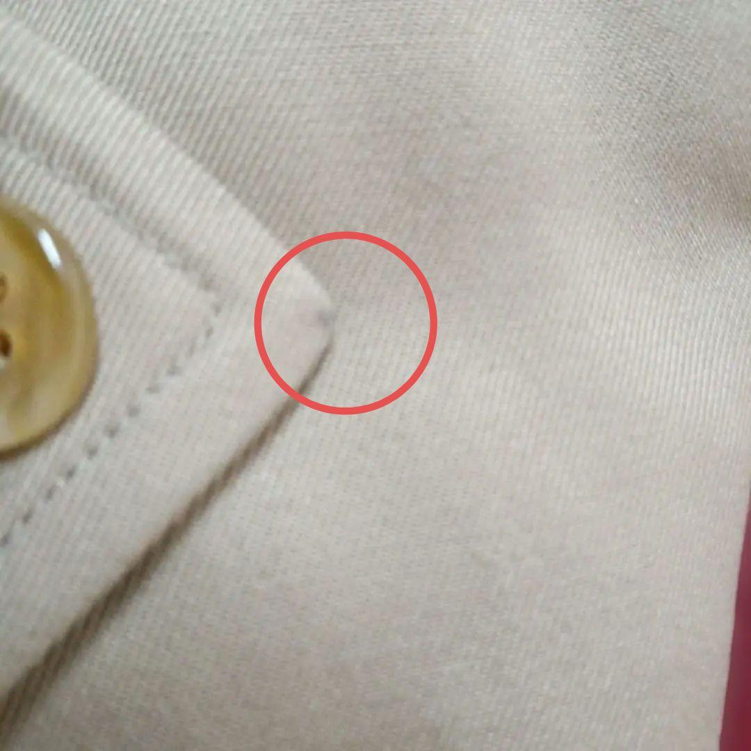 ケープ付きベージュトレンチコート