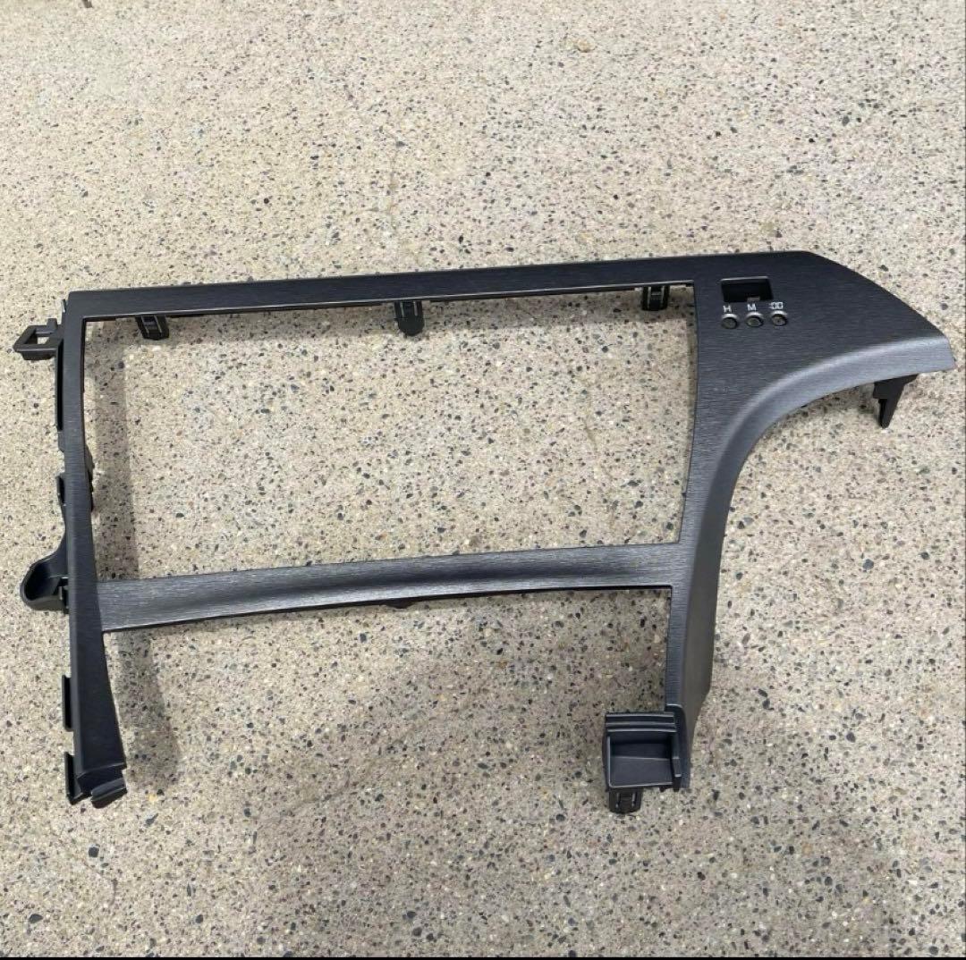 zvw30 30プリウス　9インチナビパネル