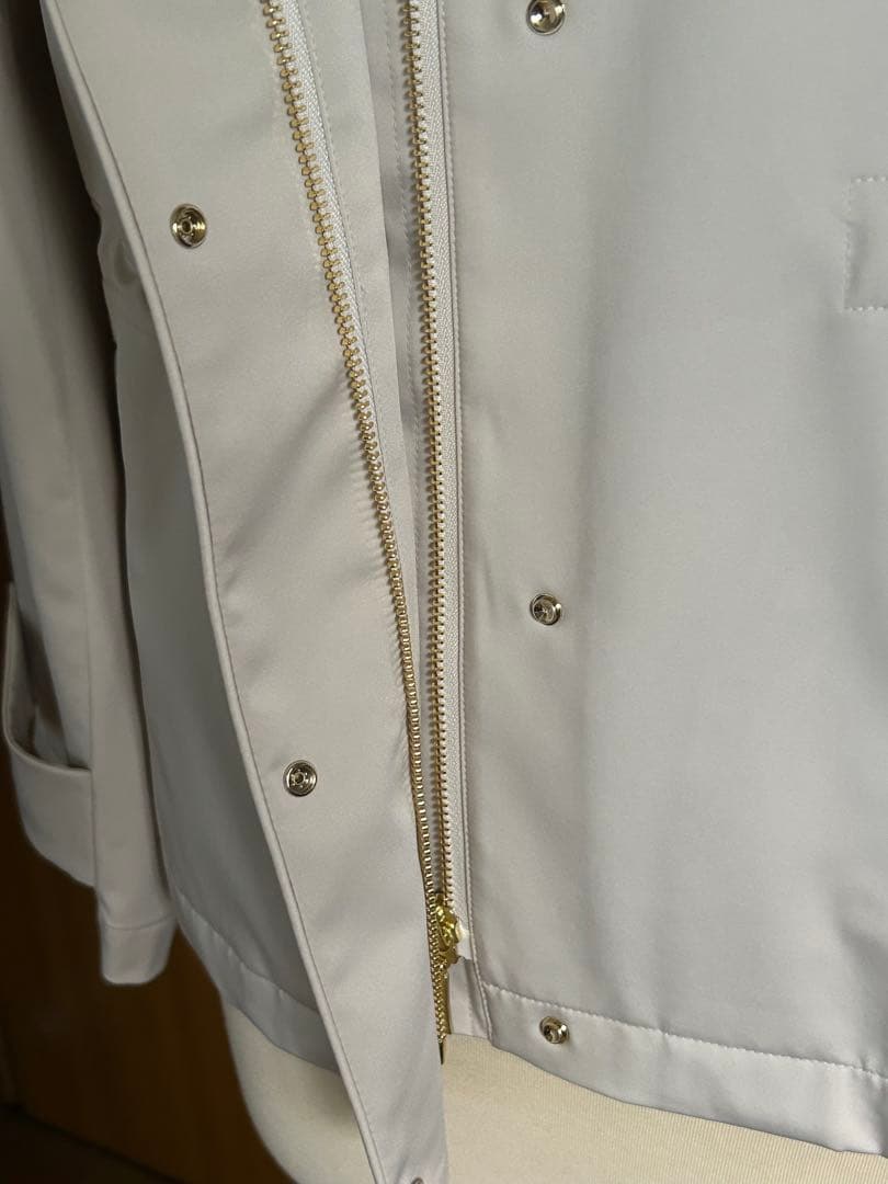 新品　タグ付　アマカ　リモンタサテンショートコート　スプリングコート　Mサイズ