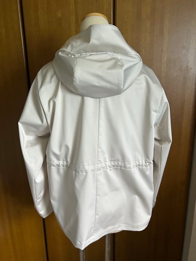 新品　タグ付　アマカ　リモンタサテンショートコート　スプリングコート　Mサイズ