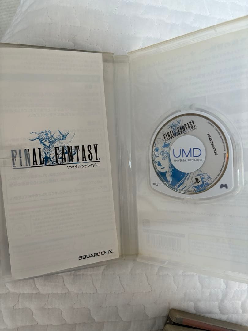 PSP本体（ブルー）＋ソフト8本＋充電器セット