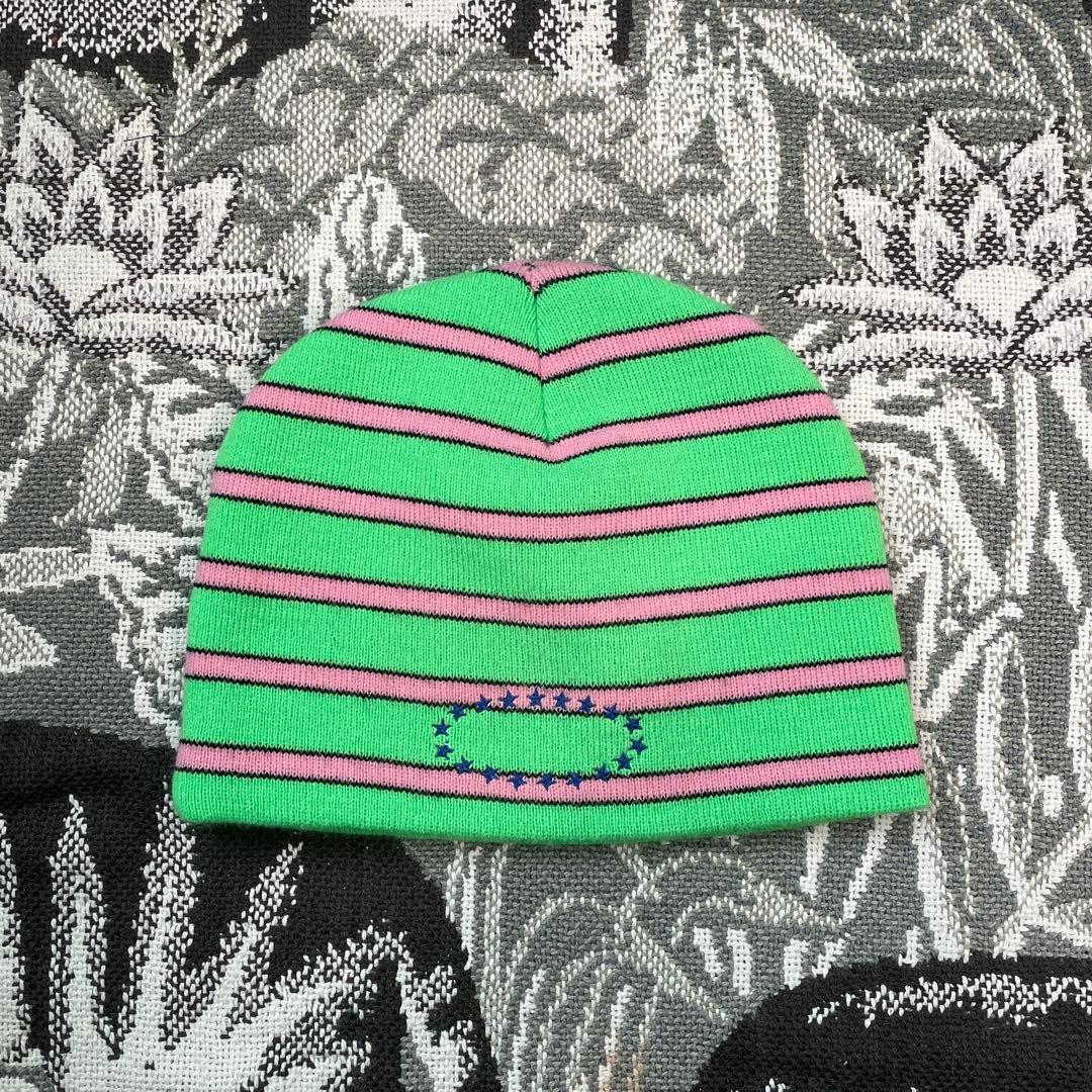 AFB グリーンとピンク ストライプ ビーニー